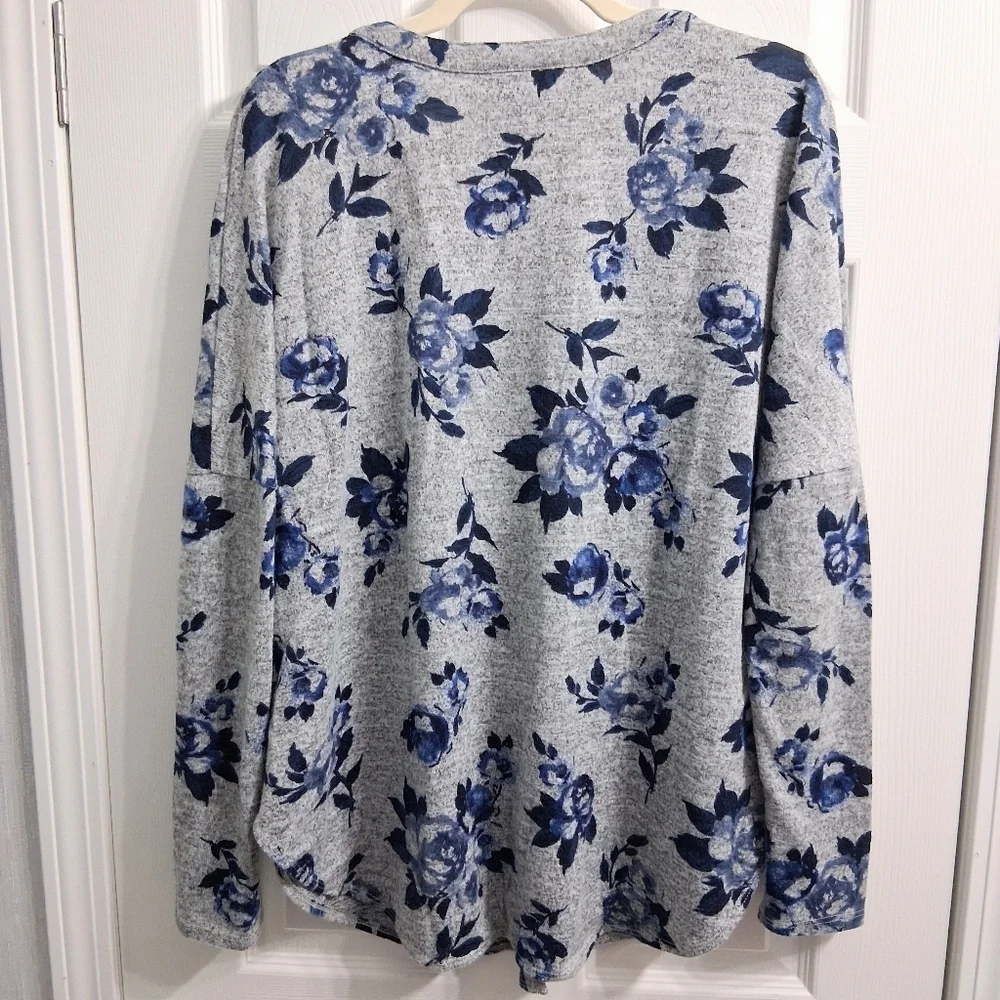 By & By Sweater Blue Roses Gray Background Size Large